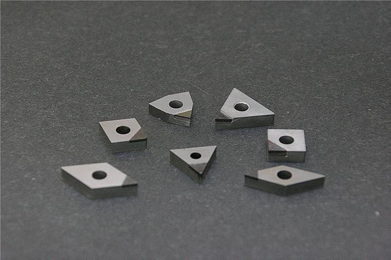 다양한 모델들과 필수적 상감 세공하는 CNC 카바이드 삽입재 PVD 코팅